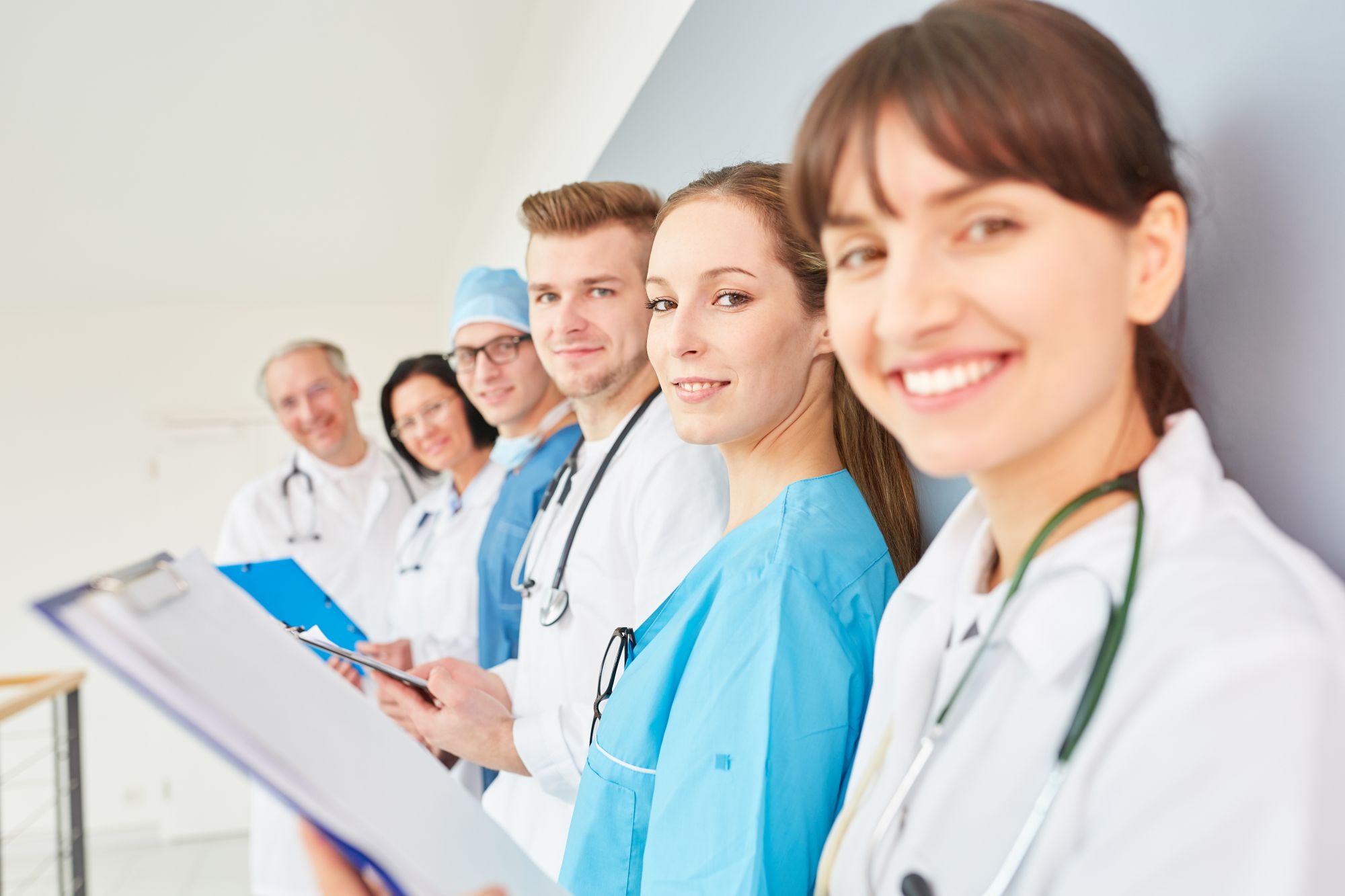 Gruppe Ärzte in der Ausbildung im Team
